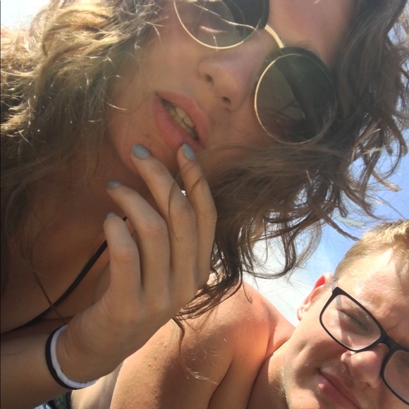 Meet your Posher, Alexys - Picture 1 of 1